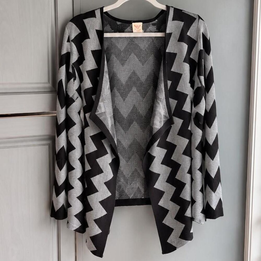 Faded-glory Women's Grey and Black chevron Cardigan